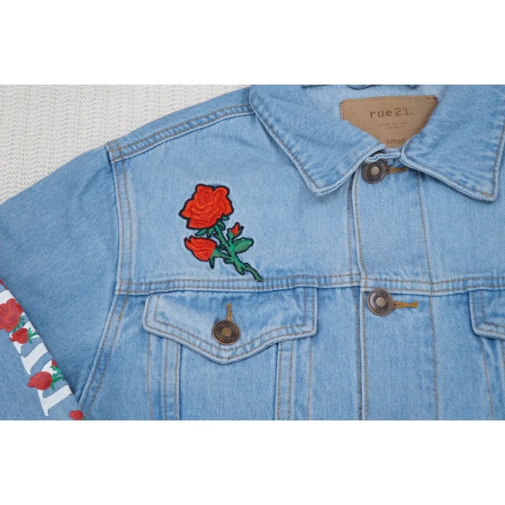 Rue 21 Jean Jacket Womens Small Blue Denim‎ Rose Worldwide Graphic Trucker